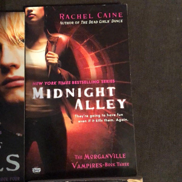 Books - Picture 4 of 6